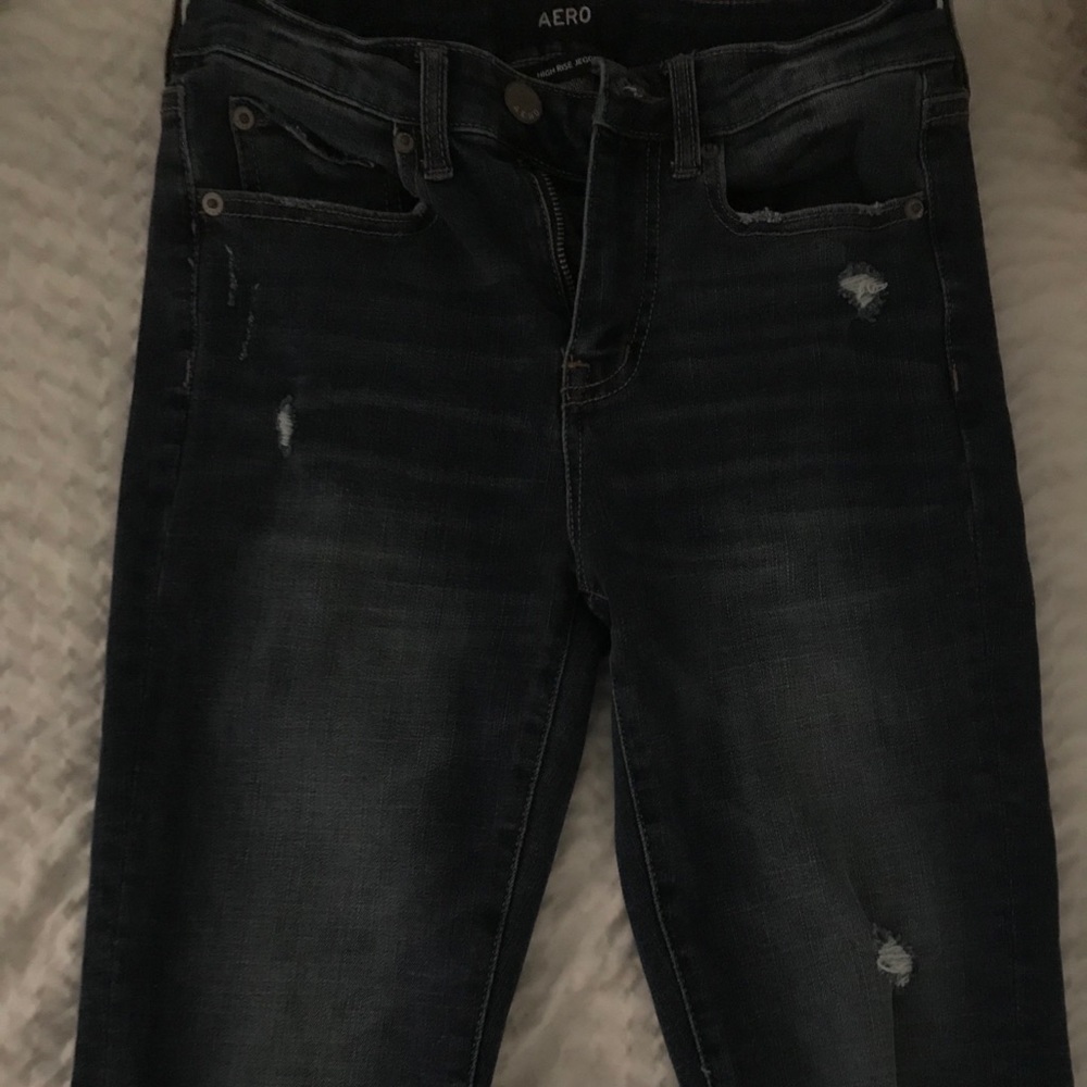 These are dark wash jeans!! Rlly cute!